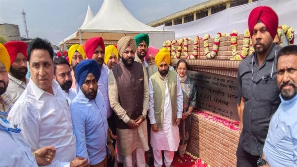 ਵੱਲਾਹ ਰੇਲਵੇ ਓਵਰ ਬ੍ਰਿਜ ਮੁੱਖ ਮੰਤਰੀ ਭਗਵੰਤ ਮਾਨ ਨੇ ਸੂਬੇ ਨੂੰ ਕੀਤਾ ਸਮਰਪਿਤ