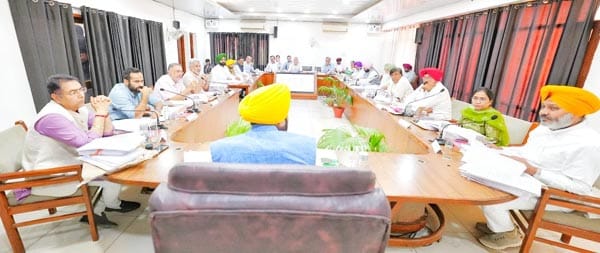 ਮੁੱਖ ਮੰਤਰੀ ਦੀ ਅਗਵਾਈ ਵਿਚ ਵਜ਼ਾਰਤ ਵੱਲੋਂ ਕਿਰਤੀ ਵਰਗ ਨੂੰ ਮਜ਼ਦੂਰ ਦਿਹਾੜੇ ਦਾ ਤੋਹਫ਼ਾ