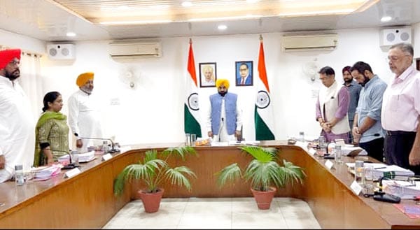 ਮੁੱਖ ਮੰਤਰੀ ਦੀ ਅਗਵਾਈ ਵਾਲੀ ਕੈਬਨਿਟ ਵੱਲੋਂ ਸਾਬਕਾ ਮੁੱਖ ਮੰਤਰੀ ਪ੍ਰਕਾਸ਼ ਸਿੰਘ ਬਾਦਲ ਦੇ ਦੇਹਾਂਤ 'ਤੇ ਦੁੱਖ ਦਾ ਪ੍ਰਗਟਾਵਾ
