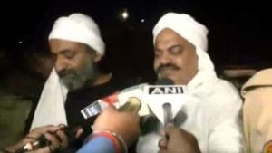 Atiq and Ashraf Ahmed murdered in Prayagraj, the attackers roasted the gangster brothers in front of media cameras