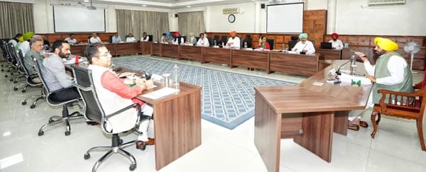 CABINET LED BY CM GIVES NOD FOR UGC SCALE FOR TEACHING AND NON TEACHING STAFF OF GADVASU