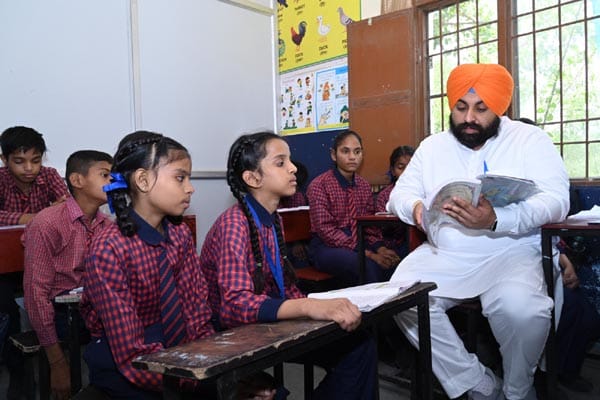 Education Minister visits Government Primary School Sector 69