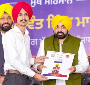 The two-year wait for 560 sub-inspectors ended with the Chief Minister handing over the appointment letter