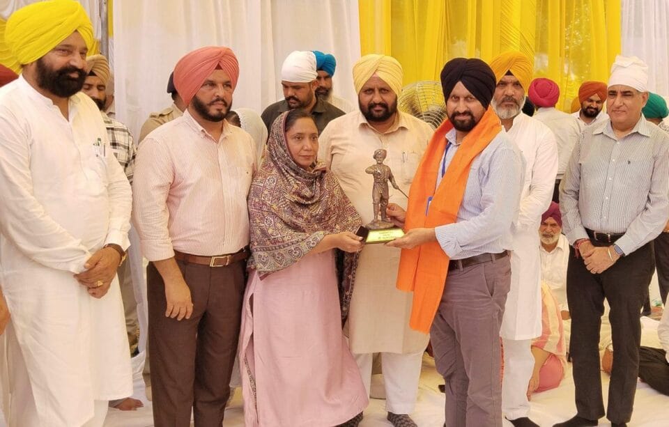 ਫ਼ਿਰੋਜ਼ਪੁਰ ਵਿਖੇ ’’ਸਾਰਾਗੜ੍ਹੀ ਜੰਗੀ ਯਾਦਗਾਰ" ਹੋਈ ਲੋਕ ਅਰਪਣ- ਡਾ. ਬਲਜੀਤ ਕੌਰ