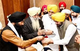ਸ੍ਰੀ ਗੁਰੂ ਨਾਨਕ ਦੇਵ ਜੀ ਦੇ ਪ੍ਰਕਾਸ਼ ਪੁਰਬ ਦੇ ਪਵਿੱਤਰ ਮੌਕੇ ਮੁੱਖ ਮੰਤਰੀ ਨੇ ਗੁਰਦੁਆਰਾ ਛੇਵੀਂ ਪਾਤਸ਼ਾਹੀ ਵਿਖੇ ਮੱਥਾ ਟੇਕਿਆ