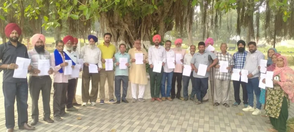 Resignations of BSP leaders and workers ਗੜ੍ਹੀ ਨੂੰ ਬਸਪਾ ਦੇ ਸੂਬਾ ਪ੍ਰਧਾਨ ਦੇ ਅਹੁਦੇ ਤੋਂ ਹਟਾਉਣ ਦੇ ਰੋਸ ਵਜੋਂ ਸਮੂਹਿਕ ਅਸਤੀਫੇ ਦਿੱਤੇ
