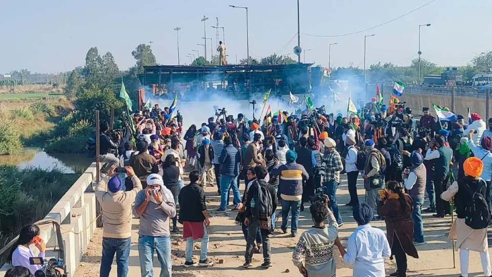 ਹਰਿਆਣਾ ਪੁਲੀਸ ਨੇ 101 ਕਿਸਾਨਾਂ ਦੇ ਦੂਜੇ ਜਥੇ ’ਤੇ ਵੀ ਸੁੱਟੇ ਅੱਥਰੂ ਗੈਸ ਦੇ ਗੋਲੇ