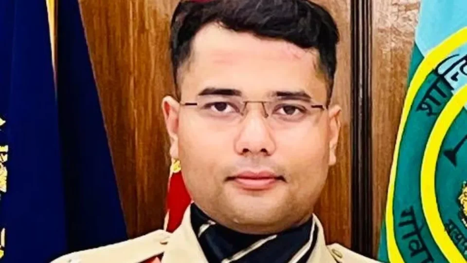 ਪਹਿਲੀ ਪੋਸਟਿੰਗ 'ਤੇ ਜਾ ਰਹੇ IPS ਅਧਿਕਾਰੀ ਦੀ ਸੜਕ ਹਾਦਸੇ 'ਚ ਮੌਤ, ਟਰੇਨਿੰਗ ਤੋਂ ਬਾਅਦ ਚਾਰਜ ਸੰਭਾਲਣ ਜਾ ਰਹੇ ਸਨ ਹਰਸ਼ ਬਰਧਨ