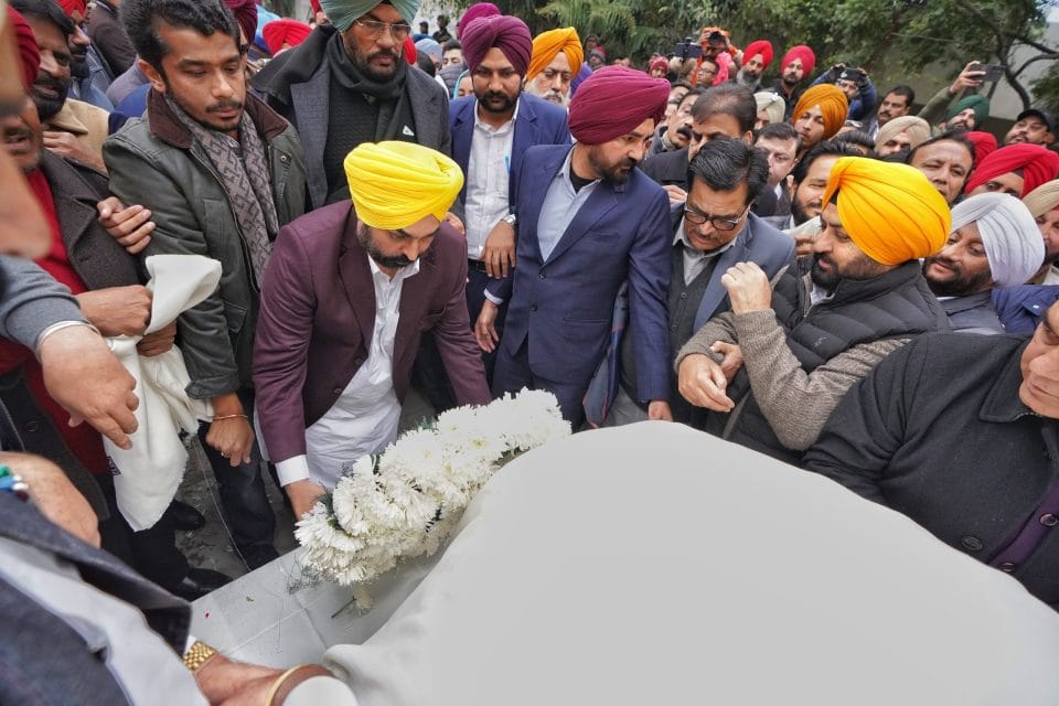 ਵਿਛੜੀ ਆਤਮਾ ਦੇ ਅੰਤਿਮ ਸੰਸਕਾਰ ਮੌਕੇ ਸ਼ਿਰਕਤ ਕੀਤੀ