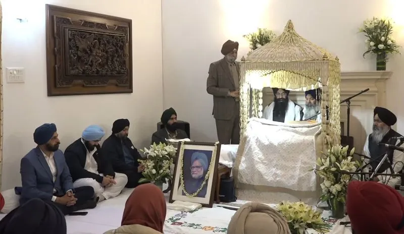 ਸਾਬਕਾ ਪ੍ਰਧਾਨ ਮੰਤਰੀ ਦੀ ਅੰਤਿਮ ਅਰਦਾਸ: ਡਾ. ਮਨਮੋਹਨ ਸਿੰਘ ਦੀ ਰਿਹਾਇਸ਼ ’ਤੇ ਅਖੰਡ ਪਾਠ ਦੇ ਭੋਗ ਪਾਏ