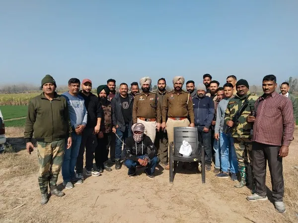 ਬੀ.ਐਸ.ਐਫ., ਐਸ.ਟੀ.ਐਫ. ਨੇ ਅੰਮ੍ਰਿਤਸਰ ਬਾਰਡਰ ’ਤੇ ਨਸ਼ਾ ਤਸਕਰੀ ਦੀ ਕੋਸ਼ਿਸ਼ ਨਾਕਾਮ ਕੀਤੀ, ਇੱਕ ਕਾਬੂ