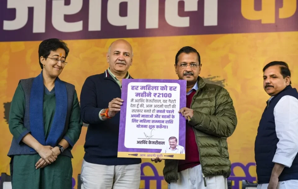 ਕੇਜਰੀਵਾਲ ਨੇ ਦਿੱਲੀ ਚੋਣਾਂ ਲਈ ‘ਆਪ’ ਦੇ ਚੋਣ ਮਨੋਰਥ ਪੱਤਰ ‘ਚ 15 ਗਰੰਟੀਆਂ ਦਾ ਐਲਾਨ ਕੀਤਾ