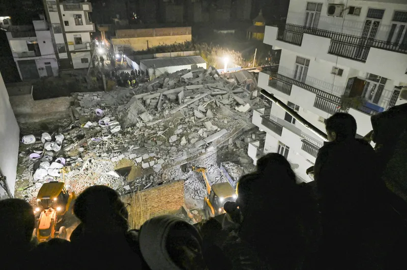 ਦਿੱਲੀ: ਇਮਾਰਤ ਡਿੱਗਣ ਨਾਲ 2 ਦੀ ਮੌਤ