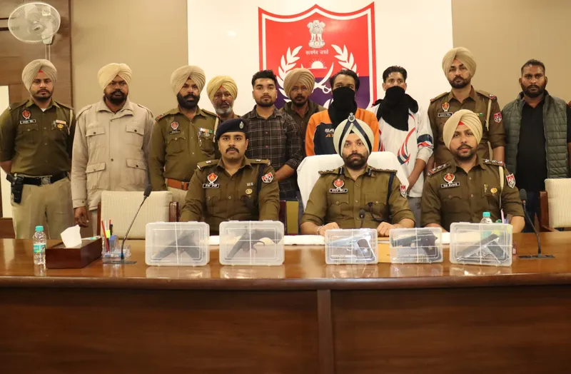 ਗੋਲਡੀ ਬਰਾੜ ਦੇ ਦੋ ਸਾਥੀ ਪੰਜ ਪਿਸਤੌਲਾਂ ਸਮੇਤ ਕਾਬੂ
