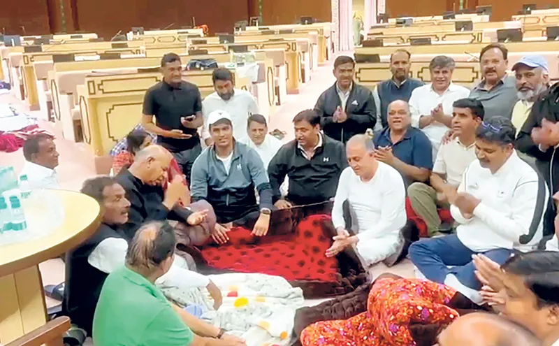 ਕਾਂਗਰਸੀ ਵਿਧਾਇਕਾਂ ਨੇ ਵਿਧਾਨ ਸਭਾ ਵਿੱਚ ਰਾਤ ਕੱਟੀ