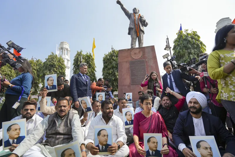 ਦਿੱਲੀ ਦੇ ਸਪੀਕਰ ਨੇ 'ਆਪ' ਦੇ 14 ਵਿਧਾਇਕਾਂ ਨੂੰ ਕੱਢ ਦਿੱਤਾ ਹੈ ਦਿੱਲੀ ਅਸੈਂਬਲੀ: ਸਪੀਕਰ ਵੱਲੋਂ ਆਤਿਸ਼ੀ ਸਣੇ ‘ਆਪ’ ਦੇ 14 ਵਿਧਾਇਕ ਮੁਅੱਤਲ