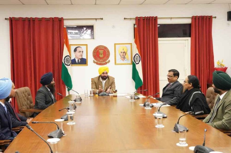 ਜਨਤਕ ਸੇਵਾਵਾਂ ਮੁਹੱਈਆ ਕਰਨ ਵਿੱਚ ਨਵੇਂ ਮੀਲ ਪੱਥਰ ਸਥਾਪਤ ਕਰਨ ਲਈ ਆਖਿਆ