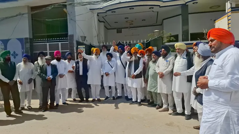 ਪੰਥਕ ਜਥੇਬੰਦੀਆਂ ਵੱਲੋਂ ਅੰਤ੍ਰਿੰਗ ਕਮੇਟੀ ਮੈਂਬਰ ਦੇ ਘਰ ਅੱਗੇ ਧਰਨਾ