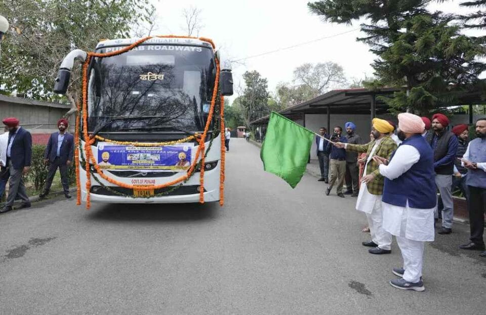 ਫ਼ਿਨਲੈਂਡ ਵਿੱਚ ਸਿਖਲਾਈ ਲਈ 72 ਅਧਿਆਪਕਾਂ ਦੇ ਬੈਚ ਨੂੰ ਦਿੱਤੀ ਹਰੀ ਝੰਡੀ ਅਤੇ ਕਿਹਾ, ਆਮ ਆਦਮੀ ਪਾਰਟੀ ਦੇ ਯਤਨਾਂ ਕਾਰਨ ਸਿੱਖਿਆ