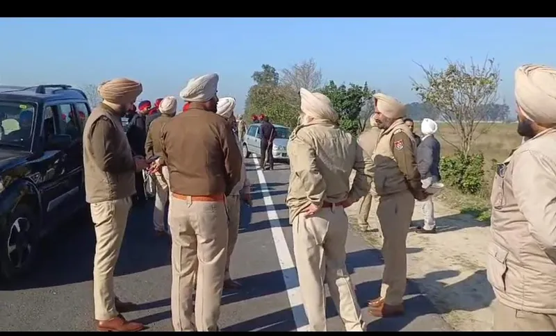 ਪੰਜਾਬ ਪੁਲੀਸ ਨੇ ਕਿਸਾਨਾਂ ਨੂੰ ਚੰਡੀਗੜ੍ਹ ਕੂਚ ਕਰਨ ਤੋਂ ਰੋਕਣ ਲਈ ਵੱਖ-ਵੱਖ ਥਾਈਂ ਕੀਤੀ ਨਾਕਾਬੰਦੀ
