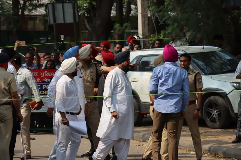 ‘ਬੰਬਾਂ ਬਾਰੇ ਬਿਆਨ’: ਪ੍ਰਤਾਪ ਬਾਜਵਾ ਕੋਲੋਂ ਮੁਹਾਲੀ ਥਾਣੇ ਵਿਚ ਪੁੱਛ ਪੜਤਾਲ ਜਾਰੀ