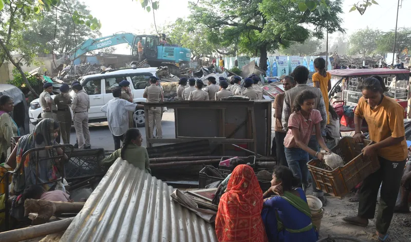 ਚੰਡੀਗੜ੍ਹ: ਸੰਜੇ ਕਲੋਨੀ ਵਿਚ ਕਰੀਬ 1000 ਝੁੱਗੀਆਂ ’ਤੇ ਚੱਲਿਆ ਬੁਲਡੋਜ਼ਰ