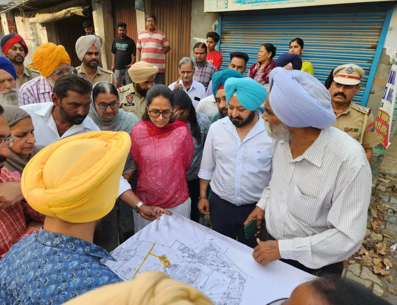 ਵਿਧਾਇਕ ਵੱਲੋਂ ਡੀਸੀ ਤੇ ਹੋਰ ਅਧਿਕਾਰੀਆਂ ਨਾਲ ਵਾਰਡਾਂ ਦਾ ਦੌਰਾ