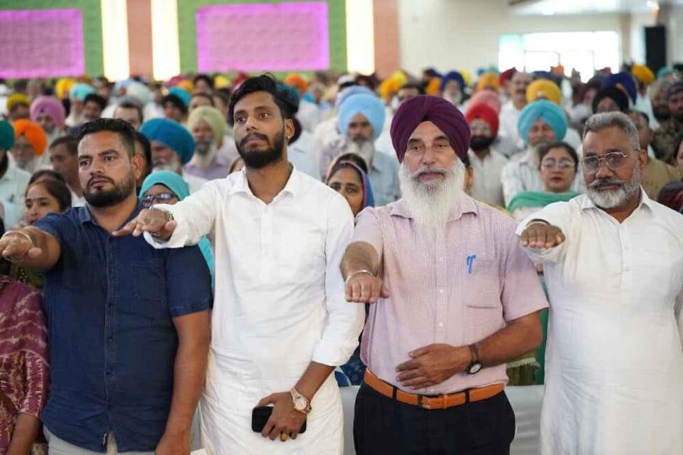 ਕੇਜਰੀਵਾਲ ਤੇ ਭਗਵੰਤ ਸਿੰਘ ਮਾਨ ਨੇ ਲੋਕਾਂ ਨੂੰ ਨਸ਼ਿਆਂ ਵਿਰੁੱਧ ਜੰਗ ਵਿੱਚ ਯੋਧੇ ਬਣਨ ਲਈ ਸਹੁੰ ਚੁਕਾਈ
