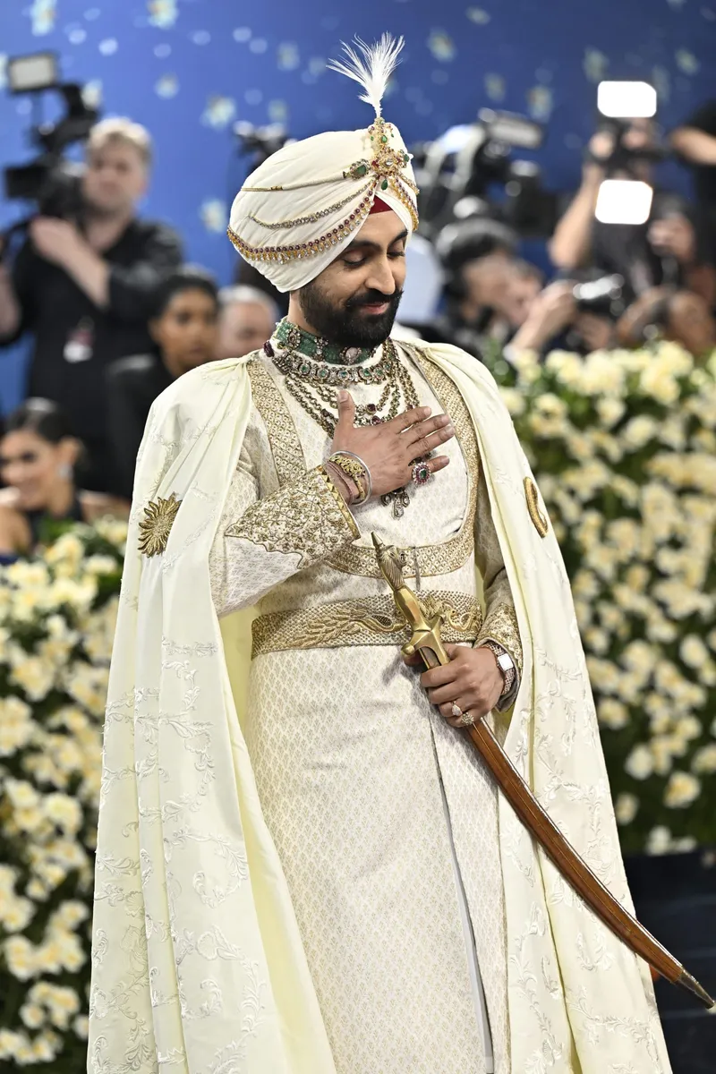 ਦਿਲਜੀਤ ਦੋਸਾਂਝ ਸ਼ਾਹੀ ਪੰਜਾਬੀ ਵਿਰਾਸਤੀ ਪੋਸ਼ਾਕ Met Gala ਪੁੱਜਿਆ