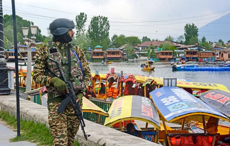 ਸ੍ਰੀਨਗਰ ਦੀ ਡੱਲ ਝੀਲ ’ਚ ਮਿਜ਼ਾਈਲ ਵਰਗੀ ਚੀਜ਼ ਡਿੱਗੀ