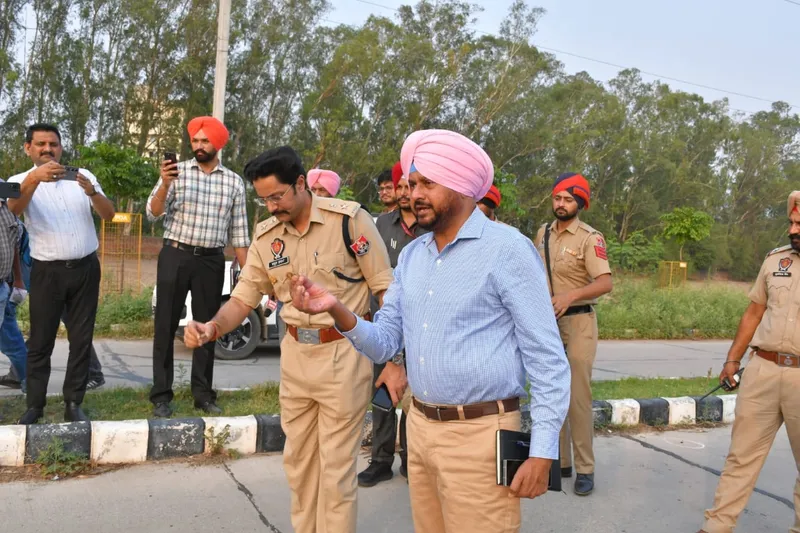 ਪੁਲੀਸ ਦੀ ਗੋਲ਼ੀ ਲੱਗਣ ਕਾਰਨ ਗੈਂਗਸਟਰ ਜ਼ਖ਼ਮੀ; ਪੁਲੀਸ ’ਤੇ ਵੀ ਚਲਾਈ ਗੋਲ਼ੀ