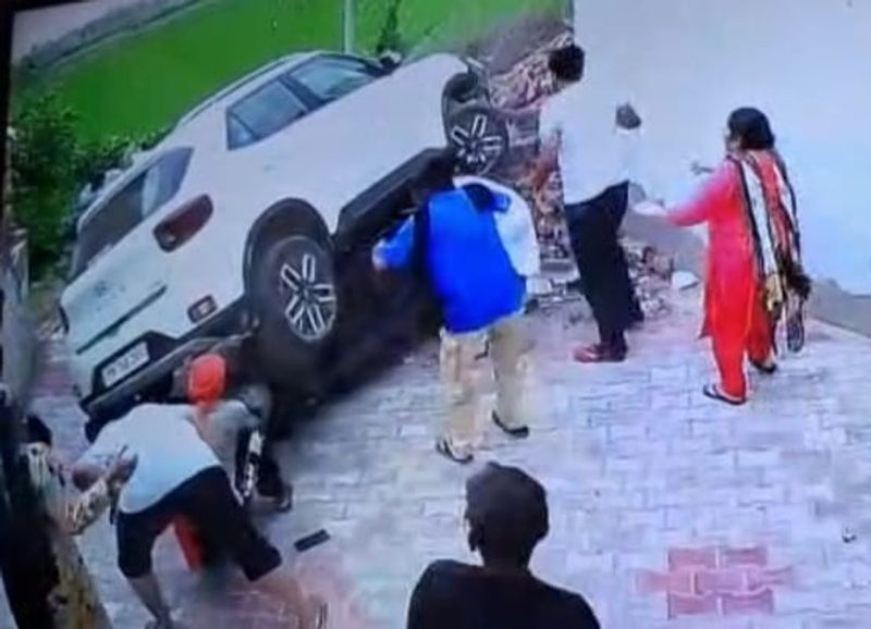 ਜ਼ਮੀਨੀ ਵਿਵਾਦ ਕਾਰਨ ਵਕੀਲ ਨੇ ਭਰਾ, ਭਰਜਾਈ ਅਤੇ ਭਤੀਜੀ ’ਤੇ ਚੜ੍ਹਾਈ ਕਾਰ