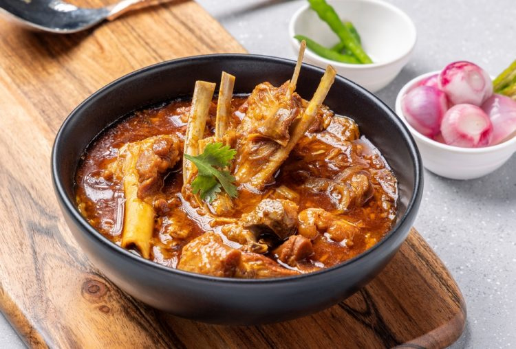 ਮਟਨ ਨਿਹਾਰੀ: ਮੁਗਲਈ ਸ਼ਾਨ ਨੂੰ ਪਰਿਭਾਸ਼ਿਤ ਕਰਨ ਵਾਲਾ ਹੌਲੀ-ਪਕਾਇਆ ਸ਼ਾਹੀ ਸਟੂ