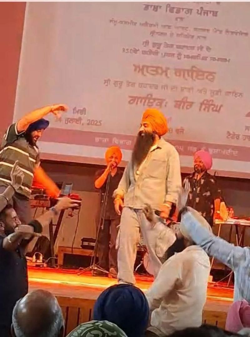 ਸ਼ਹੀਦੀ ਸ਼ਤਾਬਦੀ: ਸ਼੍ਰੋਮਣੀ ਕਮੇਟੀ ਵੱਲੋਂ ਭਾਸ਼ਾ ਵਿਭਾਗ ਦੇ ਸਮਾਗਮ ’ਚ ਮਰਿਆਦਾ ਦੀ ਉਲੰਘਣਾ ਦਾ ਦੋਸ਼ ਗੁਰੂ ਸਾਹਿਬਾਨ ਦੀਆਂ ਸ਼ਤਾਬਦੀਆਂ ਅਤੇ ਪੁਰਬ ਸਿੱਖ ਸੰਸਥਾਵਾਂ ਵੱਲੋਂ ਹੀ ਮਨਾਏ ਜਾਣ ਦੀ ਵਕਾਲਤ