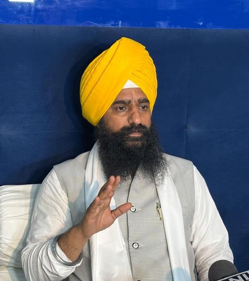 ਮਰਿਆਦਾ ਉਲੰਘਣਾ ਮਾਮਲਾ: ਅਕਾਲ ਤਖ਼ਤ ਵੱਲੋਂ ਕੈਬਨਿਟ ਮੰਤਰੀ ਹਰਜੋਤ ਸਿੰਘ ਅਤੇ ਭਾਸ਼ਾ ਵਿਭਾਗ ਦਾ ਡਾਇਰੈਕਟਰ ਤਲਬ