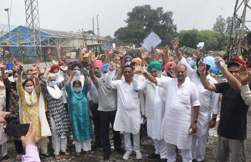 ਲੋਕਾਂ ਨੇ ਆਰਐੱਮਸੀ ਪਲਾਂਟ ਦੇ ਗੇਟ ਨੂੰ ਤਾਲਾ ਜੜਿਆ