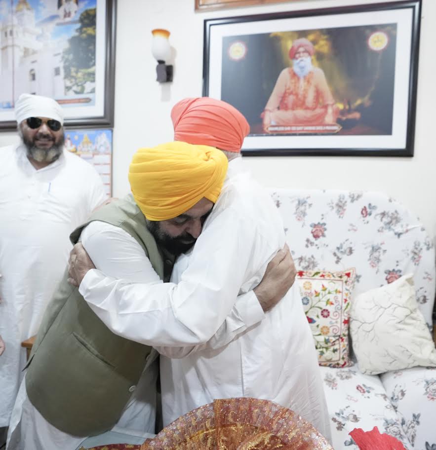 ਮੁੱਖ ਮੰਤਰੀ ਤੇ ਸੰਤ ਨਿਰੰਜਨ ਦਾਸ ਜੀ ਨੇ ਡੇਰਾ ਸੱਚਖੰਡ ਬੱਲਾਂ ਵਿਖੇ ਐਸ.ਟੀ.ਪੀ. ਦਾ ਨੀਂਹ ਪੱਥਰ ਰੱਖਿਆ