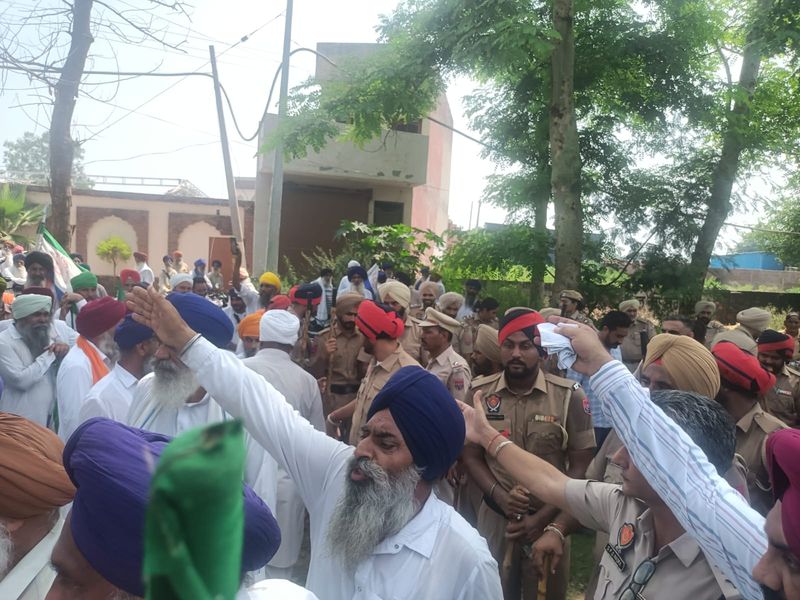 ਕਿਸਾਨਾਂ ਦਾ ਮਾਰਚ ਪੁਲੀਸ ਨੇ ਰੋਕਿਆ