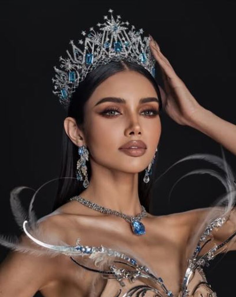ਪੰਜਾਬੀ ਮੂਲ ਦੀ ਮਾਡਲ ਵੀਨਾ ਪ੍ਰਵੀਨਾਰ ਸਿੰਘ ਦੇ ਸਿਰ ਸਜਿਆ ਮਿਸ ਯੂਨੀਵਰਸ ਥਾਈਲੈਂਡ ਦਾ ਤਾਜ