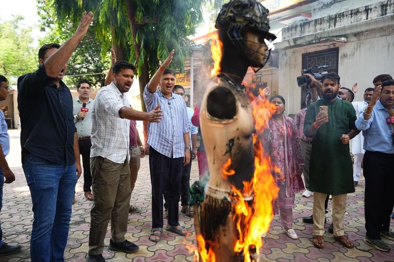 ਦਿੱਲੀ: ‘ਆਪ’ ਵੱਲੋਂ ਭਾਰਤ-ਪਾਕਿਸਤਾਨ ਮੈਚ ਦਾ ਵਿਰੋਧ; ਕਲੱਬਾਂ ਨੂੰ ਸਕ੍ਰੀਨਿੰਗ ਵਿਰੁੱਧ ਦਿੱਤੀ ਚੇਤਾਵਨੀ