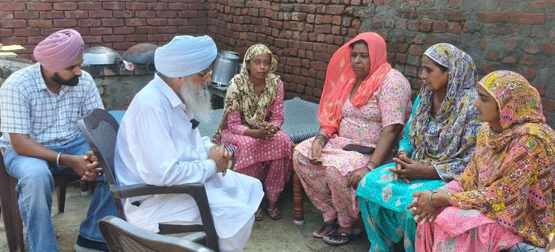 ਸਾਬਕਾ ਵਿਧਾਇਕ ਵੱਲੋਂ ਰੂਸ ਵਿੱਚ ਫ਼ਸੇ ਨੌਜਵਾਨ ਬੂਟਾ ਸਿੰਘ ਦੇ ਪਰਿਵਾਰ ਨਾਲ ਮੁਲਾਕਾਤ