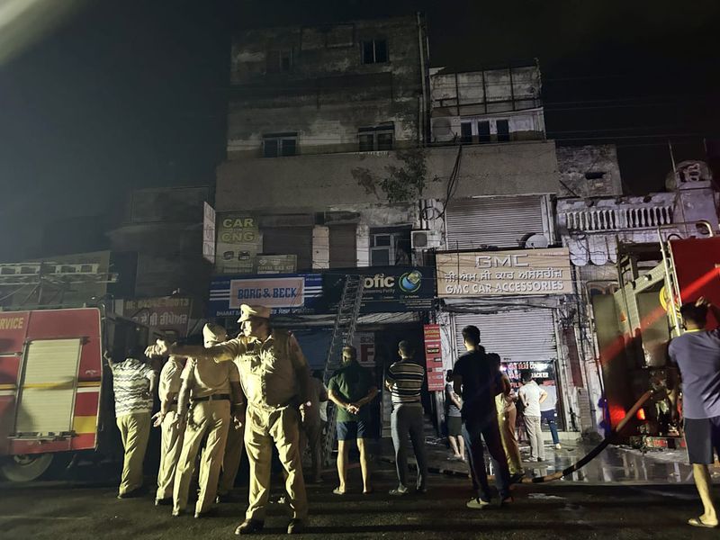 ਇੰਦੌਰ ਵਿਚ ਤਿੰਨ ਮੰਜ਼ਿਲਾ ਇਮਾਰਤ ਡਿੱਗੀ; 2 ਮੌਤਾਂ,12 ਜ਼ਖ਼ਮੀ