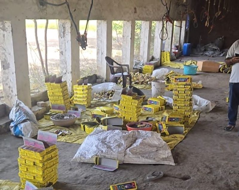 ਫਗਵਾੜਾ ਨੇੜੇ ਪੋਲਟਰੀ ਫਾਰਮ ’ਚੋਂ ਪਟਾਕਿਆਂ ਦਾ ਵੱਡਾ ਜ਼ਖੀਰਾ ਬਰਾਮਦ, ਤਿੰਨ ਗ੍ਰਿਫ਼ਤਾਰ