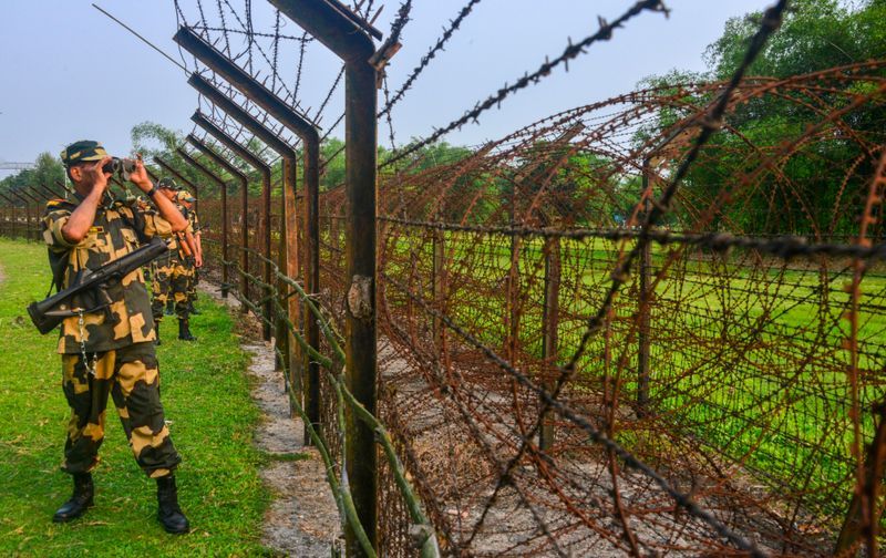 ਜੰਮੂ ਕਸ਼ਮੀਰ: ਅਤਿਵਾਦੀ LOC ਲਾਂਚ ਪੈਡ’ਜ਼ ’ਤੇ ਘੁਸਪੈਠ ਕਰਨ ਦੀ ਤਾਕ ’ਚ: ਬੀਐੱਸਐੱਡ ਆਈਜੀ