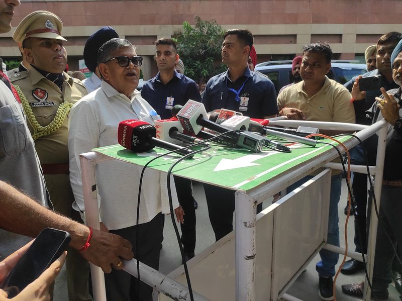 ਰਾਜਪਾਲ ਗੁਲਾਬ ਚੰਦ ਕਟਾਰੀਆ ਤੇ ਅਮਨ ਅਰੋੜਾ ਨੇ ਫੋਰਟਿਸ ਹਸਪਤਾਲ ਵਿੱਚ ਮੁੱਖ ਮੰਤਰੀ ਦੀ ਖ਼ਬਰਸਾਰ ਲਈ