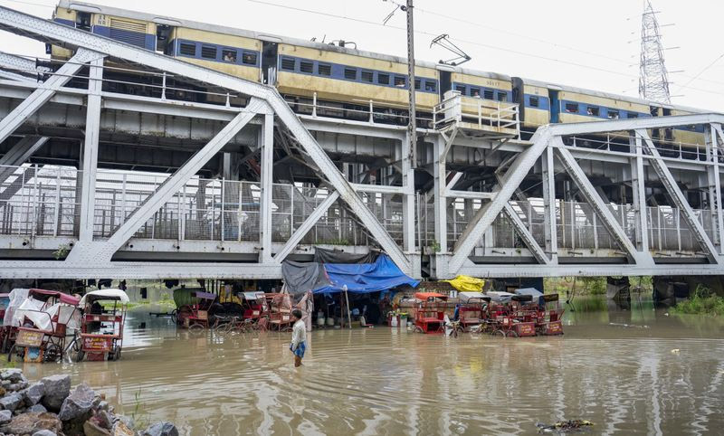 ਦਿੱਲੀ ਵਿਚ ਯਮੁਨਾ ਖ਼ਤਰੇ ਦੇ ਨਿਸ਼ਾਨ ਤੋਂ ਪਾਰ, ਮੰਡੀ ਅਤੇ ਕੁੱਲੂ ਵਿਚ 2000 ਵਾਹਨ ਫਸੇ