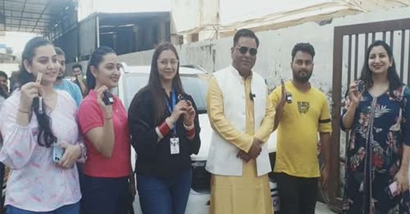 ਦੀਵਾਲੀ ਦਾ ਬੰਪਰ ਤੋਹਫ਼ਾ: ਫਾਰਮਾ ਕੰਪਨੀ ਨੇ 51 ਕਰਮਚਾਰੀਆਂ ਨੂ ਤੋਹਫ਼ੇ ਵਿੱਚ ਦਿਤੀਆਂ ਕਾਰਾਂ !