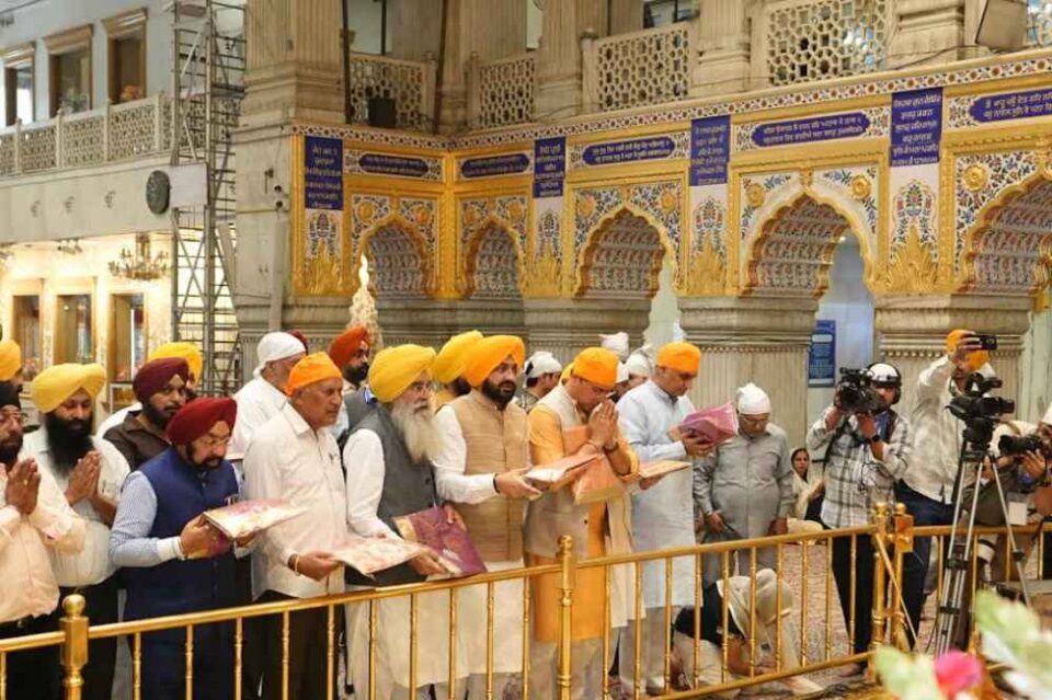 ਸੀਨੀਅਰ ਕੈਬਨਿਟ ਮੰਤਰੀਆਂ ਨੇ ਗੁਰਦੁਆਰਾ ਸੀਸ ਗੰਜ ਸਾਹਿਬ ਵਿਖੇ ਕੀਤੀ ਅਰਦਾਸ