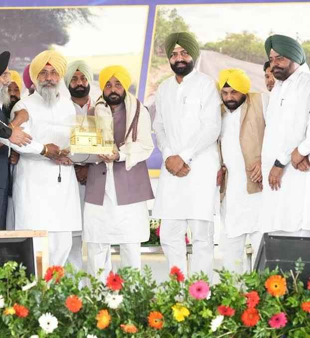 ਮੁੱਖ ਮੰਤਰੀ ਵੱਲੋਂ ਪੰਜਾਬੀਆਂ ਨੂੰ ਤਿਉਹਾਰਾਂ ਦਾ ਤੋਹਫ਼ਾ, 4150 ਕਰੋੜ ਰੁਪਏ ਦੀ ਲਾਗਤ ਨਾਲ 19,491 ਕਿਲੋਮੀਟਰ ਲਿੰਕ ਸੜਕਾਂ ਦੇ ਨਿਰਮਾਣ ਦੀ ਸ਼ੁਰੂਆਤ