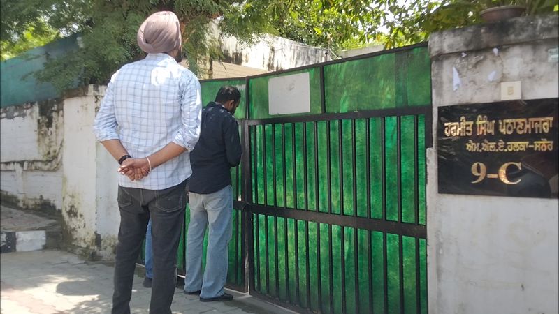 ਪਠਾਣਮਾਜਰਾ ਦੀ ਪਤਨੀ ਨੇ ਘਰ ਵਿੱਚ ਨਜ਼ਰਬੰਦ ਕੀਤੇ ਜਾਣ ਦਾ ਦੋਸ਼ ਲਾਇਆ